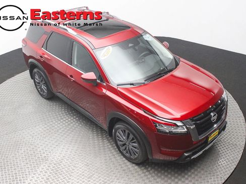 Used 2024 Nissan Pathfinder SL w/ SL Premium Package image 3