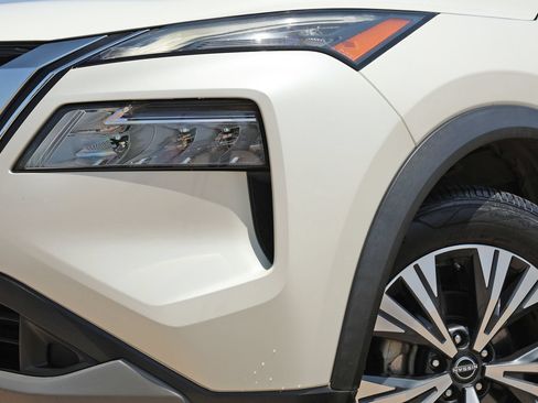 Used 2023 Nissan Rogue SV FWD image 11