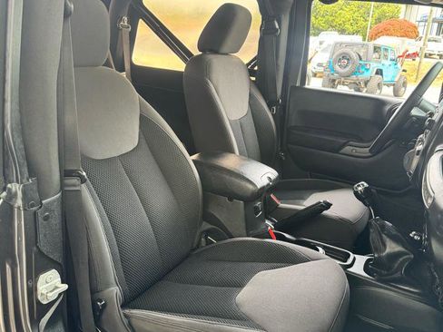 Used 2017 Jeep Wrangler Sport image 18