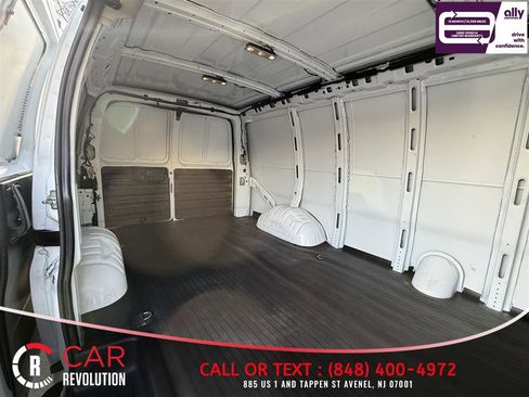 Used 2023 GMC Savana 2500 RWD image 9