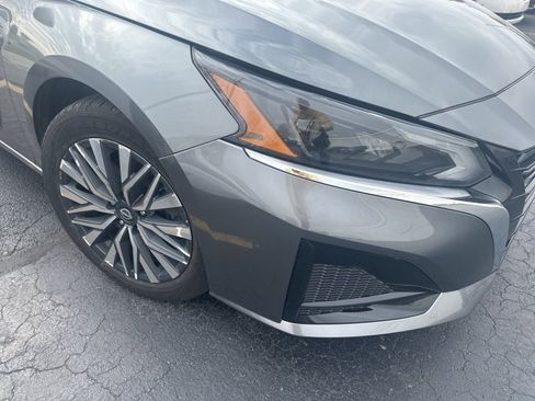 Used 2023 Nissan Altima 2.5 SV image 2