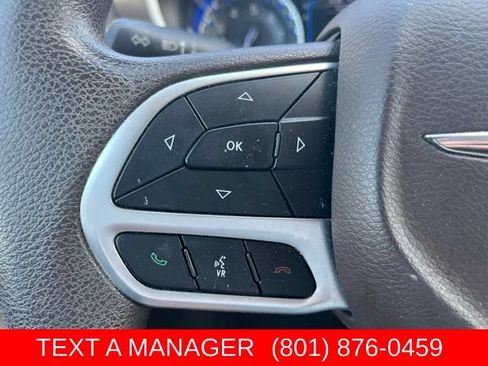 Used 2017 Chrysler Pacifica Touring FWD image 22