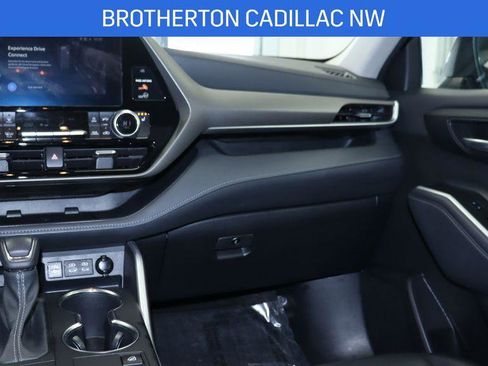 Used 2023 Toyota Highlander XLE image 25