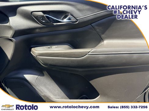 Used 2023 GMC Acadia SLT FWD image 9