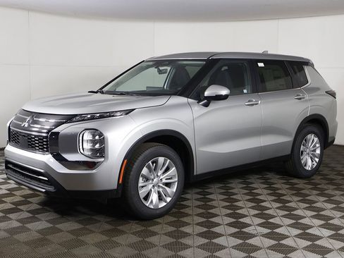 New 2026 Mitsubishi Outlander ES image 7