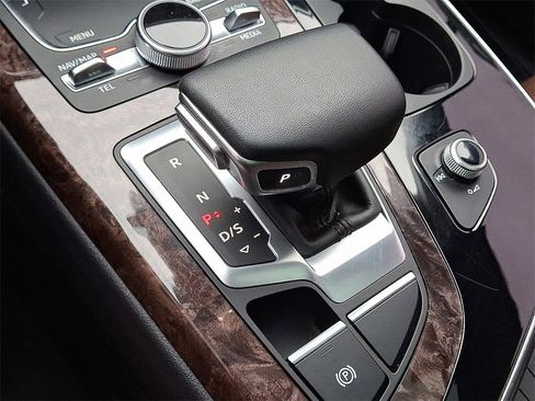 Used 2019 Audi Q7 3.0T Premium Plus image 16