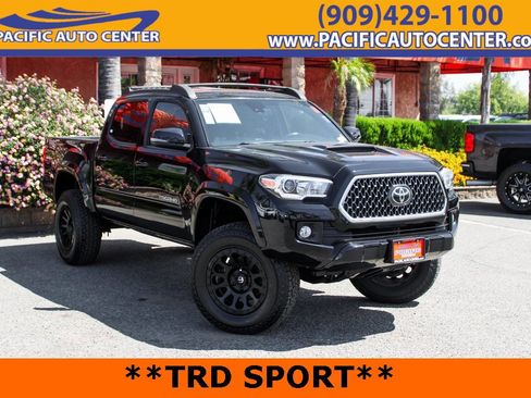Used 2019 Toyota Tacoma TRD Sport image 1