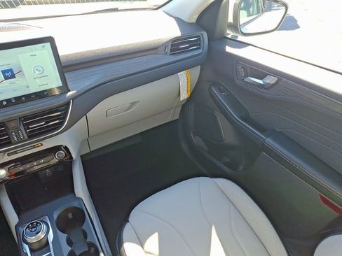 New 2025 Ford Escape SE w/ PHEV Premium Package FWD image 11