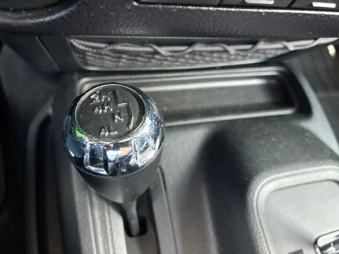 Used 2016 Jeep Wrangler Unlimited Sahara w/ Connectivity Group AWD/4WD image 9
