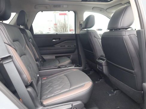 New 2026 Nissan Pathfinder Platinum image 23