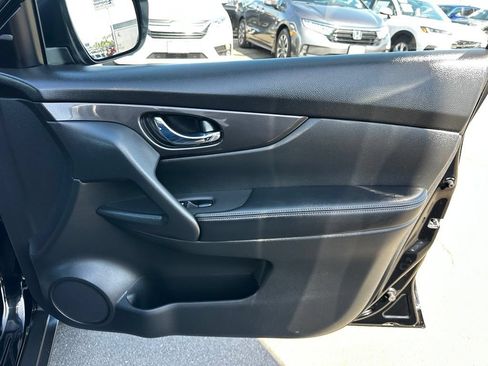 Used 2019 Nissan Rogue SV FWD image 15