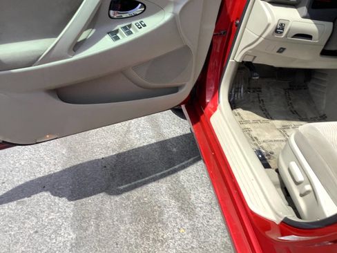 Used 2010 Toyota Camry LE FWD image 29