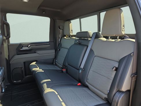Used 2026 Chevrolet Silverado 2500 ZR2 AWD/4WD image 23