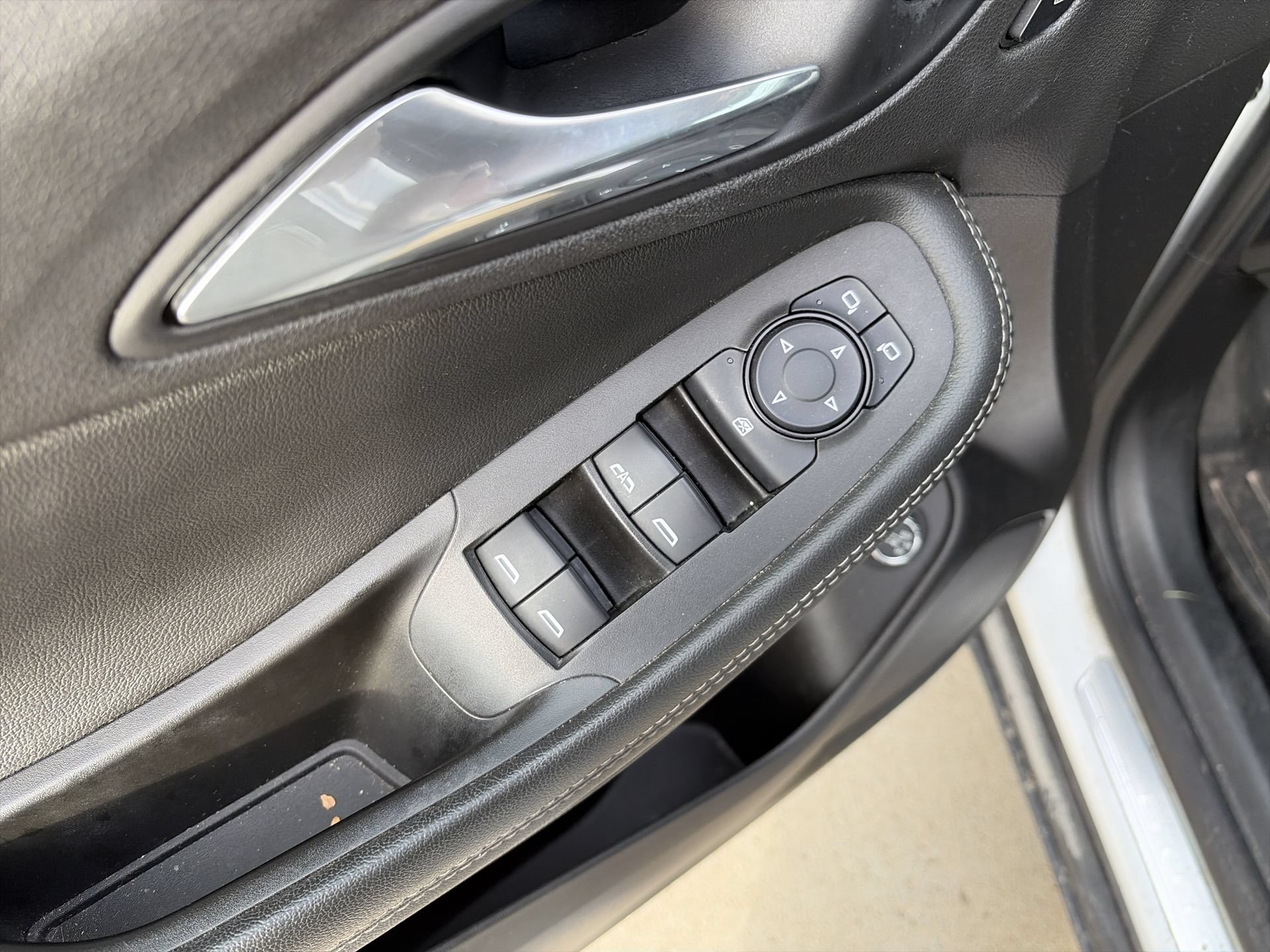 Used 2020 Buick Encore GX Essence w/ Advanced Technology Package AWD/4WD image 25