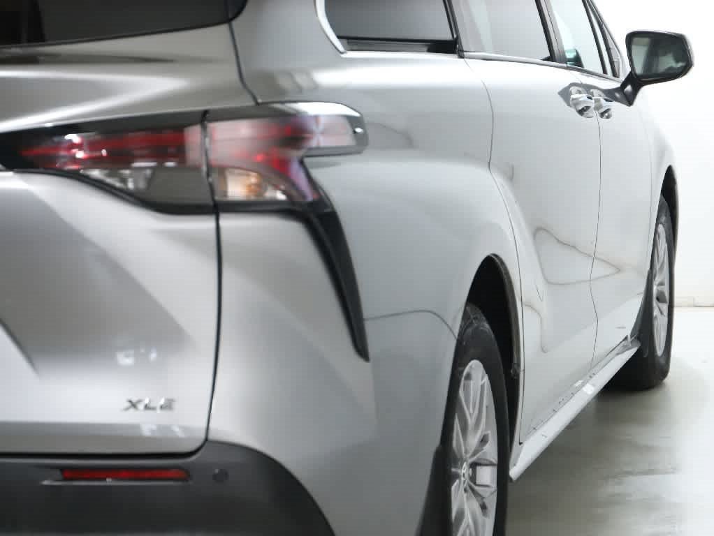 Used 2026 Toyota Sienna XLE AWD/4WD image 44