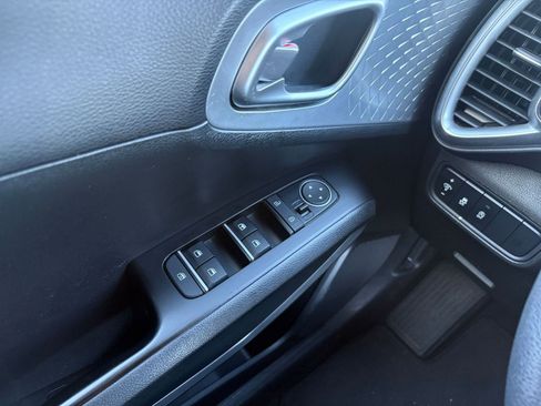 Used 2025 Kia Soul LX w/ LX Technology Package FWD image 18