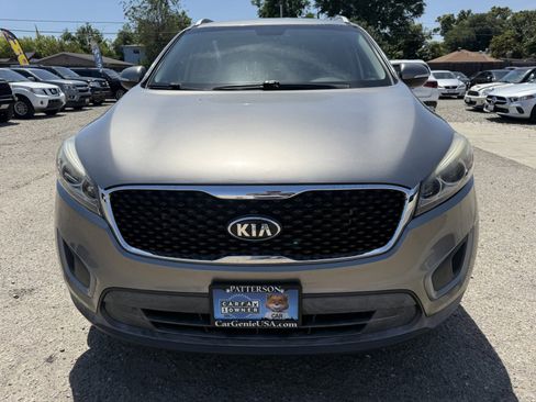 Used 2016 Kia Sorento LX FWD image 2