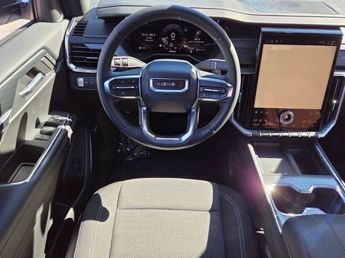 Used 2025 GMC Acadia Elevation image 12