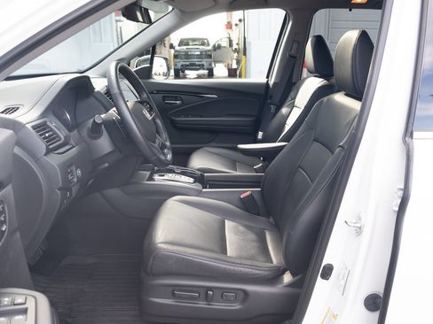 Used 2022 Honda Pilot Touring image 11