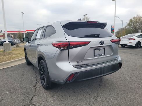 Used 2023 Toyota Highlander LE image 5
