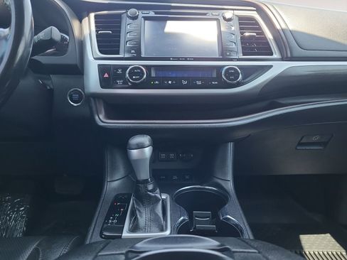 Used 2019 Toyota Highlander Limited image 11