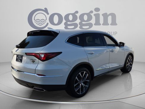 Certified 2024 Acura MDX FWD w/ Technology Package image 5