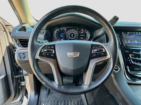 Used 2017 Cadillac Escalade Luxury AWD/4WD image 14