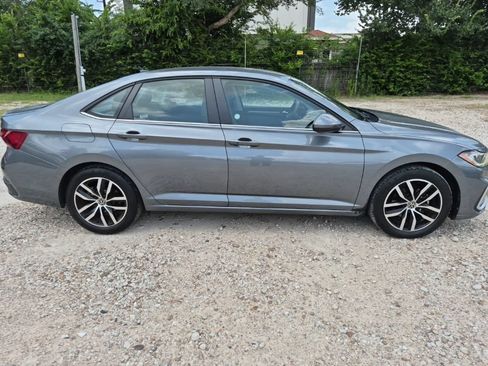 Used 2025 Volkswagen Jetta SE FWD image 5