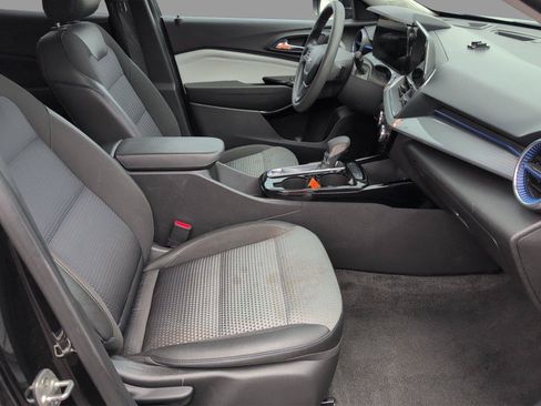 Used 2024 Chevrolet Trax LT FWD image 39