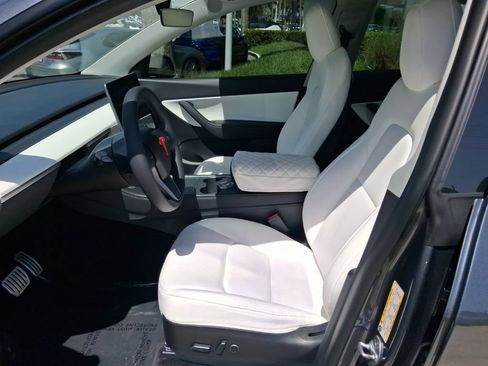 Used 2022 Tesla Model Y Performance AWD/4WD image 14