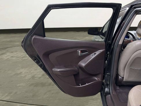 Used 2015 Hyundai Tucson GLS w/ Option Group 02 FWD image 16