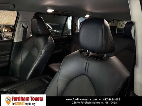 Used 2025 Toyota Grand Highlander AWD image 18