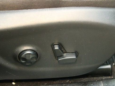 Used 2021 Jeep Cherokee Latitude Lux w/ Comfort/Convenience Group image 12