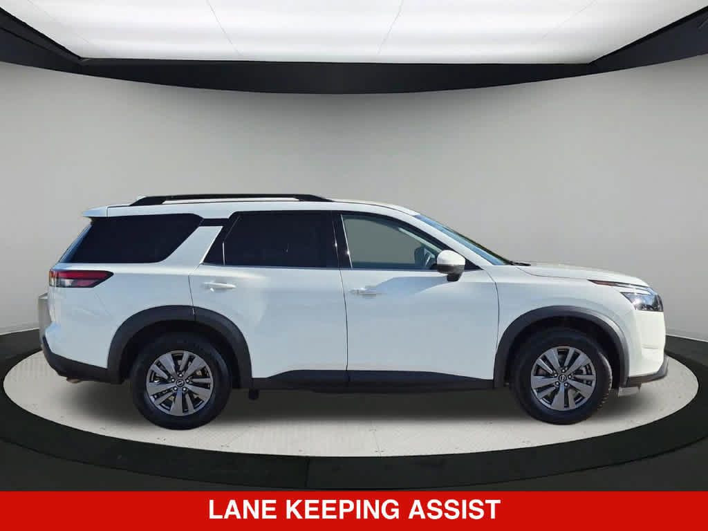 Used 2024 Nissan Pathfinder SV AWD/4WD image 8