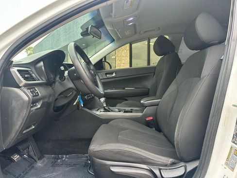 Used 2019 Kia Optima LX FWD image 2