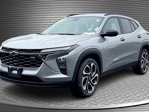 Used 2024 Chevrolet Trax RS w/ Driver Confidence Package image 3