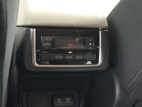 Used 2019 Subaru Ascent Premium AWD/4WD image 27