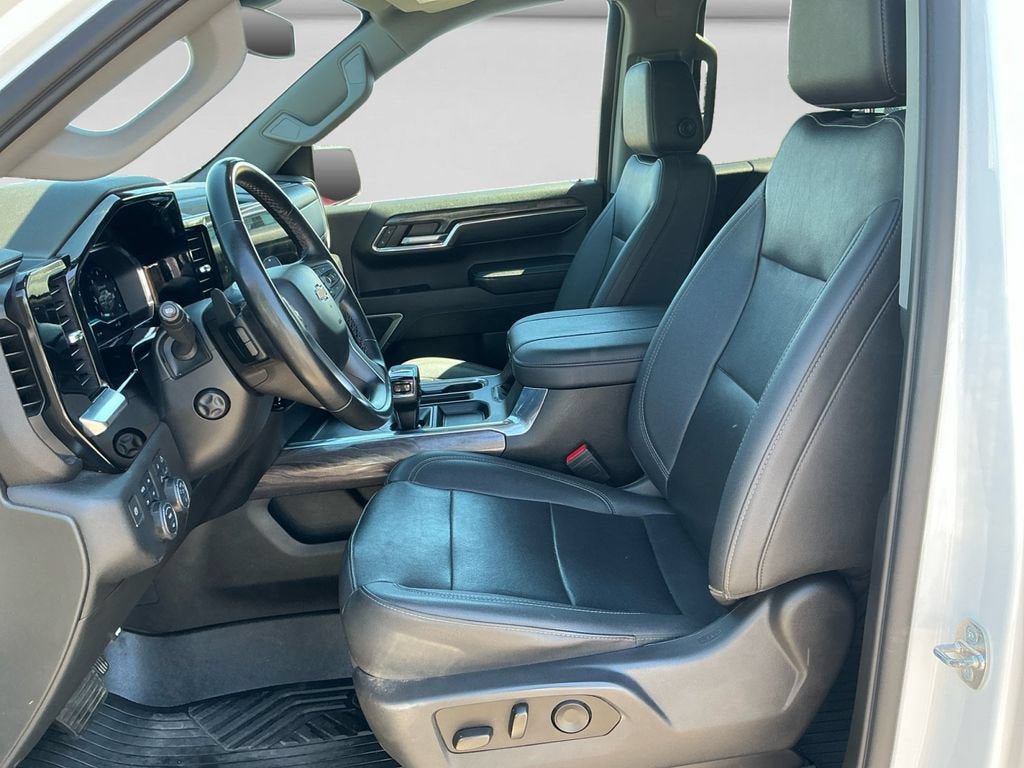 Used 2023 Chevrolet Silverado 1500 LTZ w/ LTZ Premium Package AWD/4WD image 10