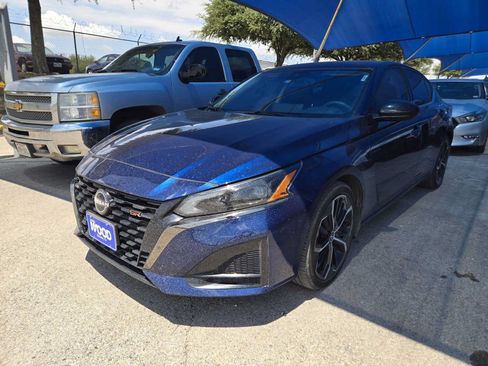 Used 2023 Nissan Altima 2.5 SR w/ SR Premium Package FWD image 1