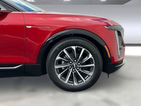 New 2026 Cadillac Lyriq Luxury w/ LPO, Floor Liner Package image 11