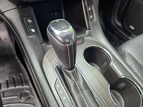 Used 2017 GMC Acadia SLT image 26