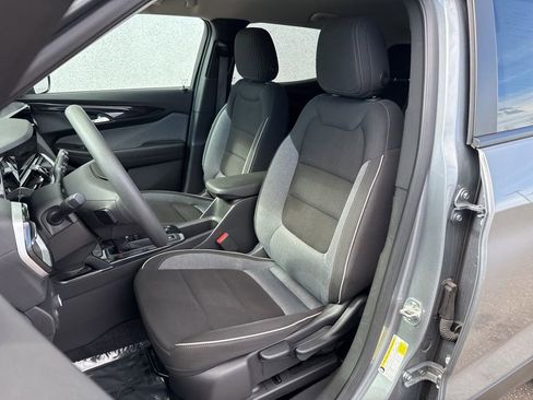 Used 2025 Chevrolet TrailBlazer LT image 8