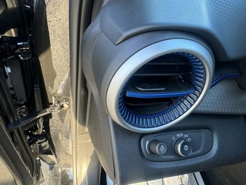 Certified 2025 Chevrolet Trax LS image 13