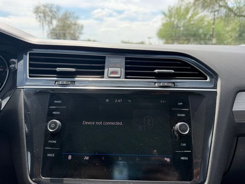 Used 2020 Volkswagen Tiguan SE w/ Panoramic Sunroof Package FWD image 28