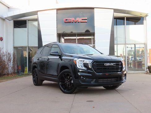 Used 2022 GMC Terrain SLT w/ Tech Package image 1
