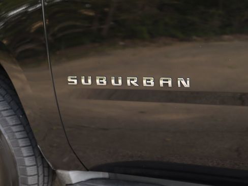 Used 2015 Chevrolet Suburban LT AWD/4WD image 40