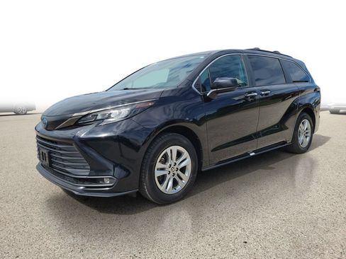 Used 2023 Toyota Sienna XLE Woodland Edition AWD/4WD image 2