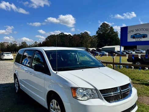 Used 2015 Dodge Grand Caravan SE w/ Quick Order Package 29E SE image 2