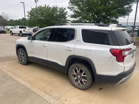 Used 2021 GMC Acadia SLT AWD/4WD image 3