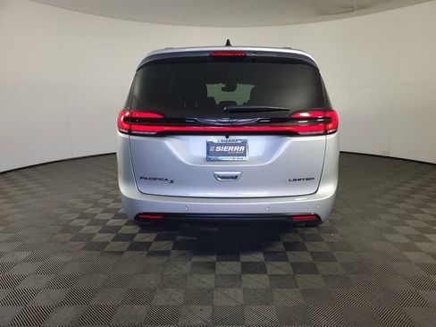 New 2026 Chrysler Pacifica Limited image 5